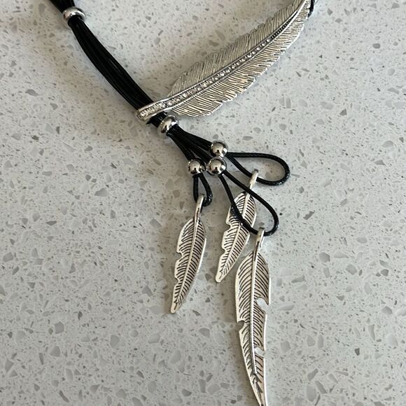 Feather Zinc Alloy Charm Necklace - Picture 7 of 9